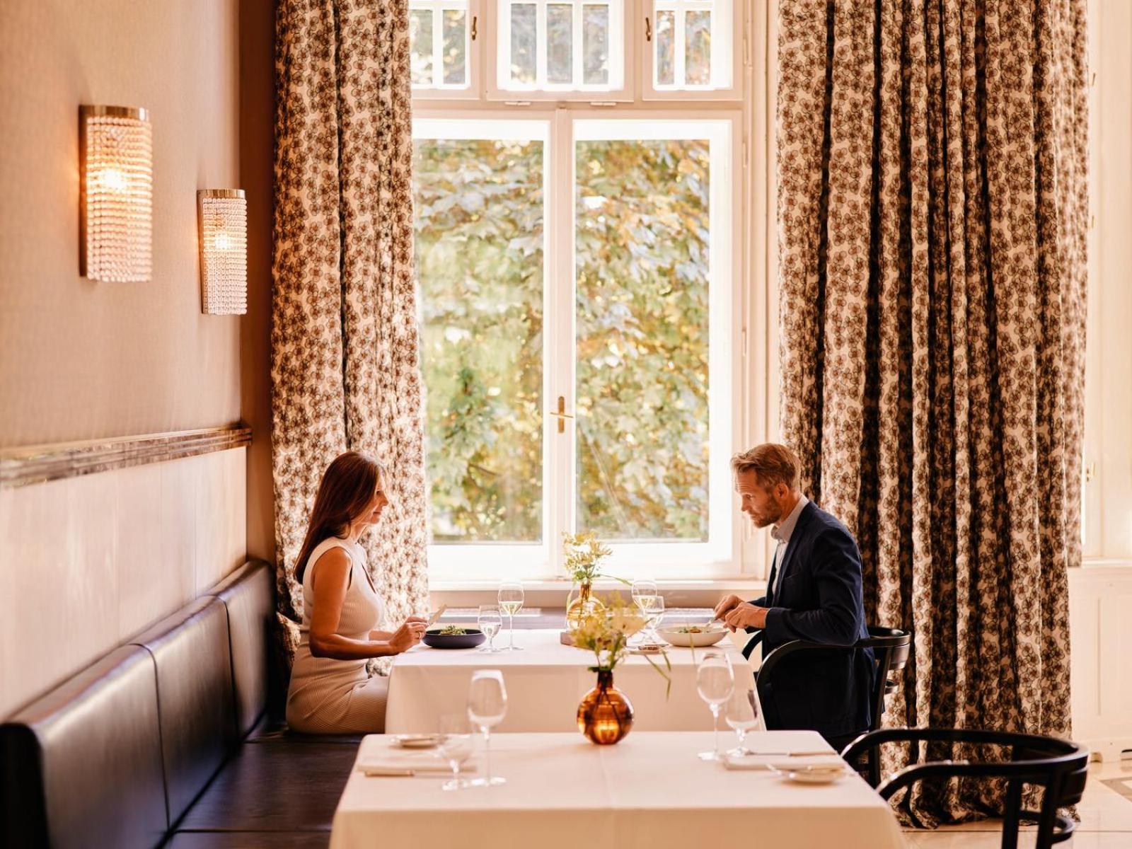 Tauroa Steirerschloessl Hotel Zeltweg Buitenkant foto