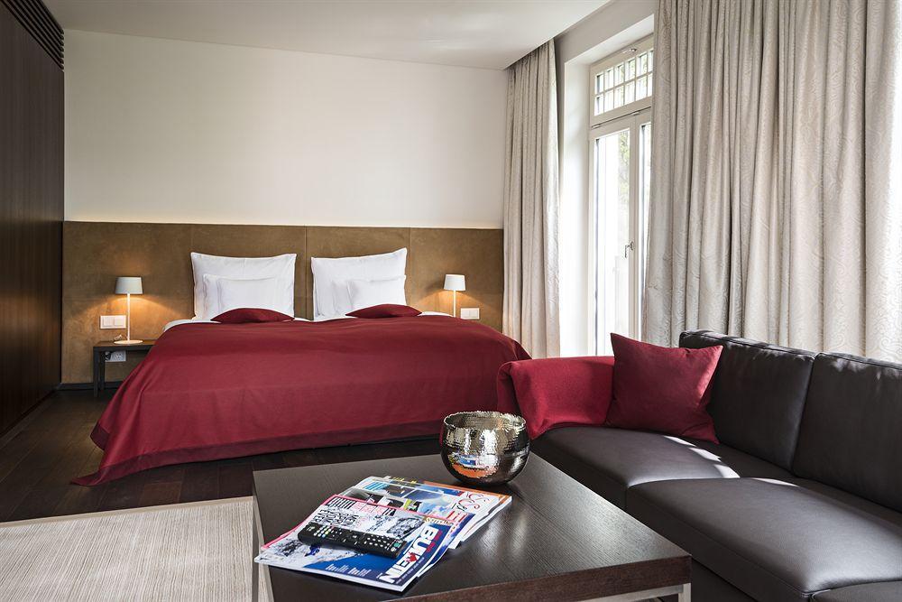 Tauroa Steirerschloessl Hotel Zeltweg Buitenkant foto