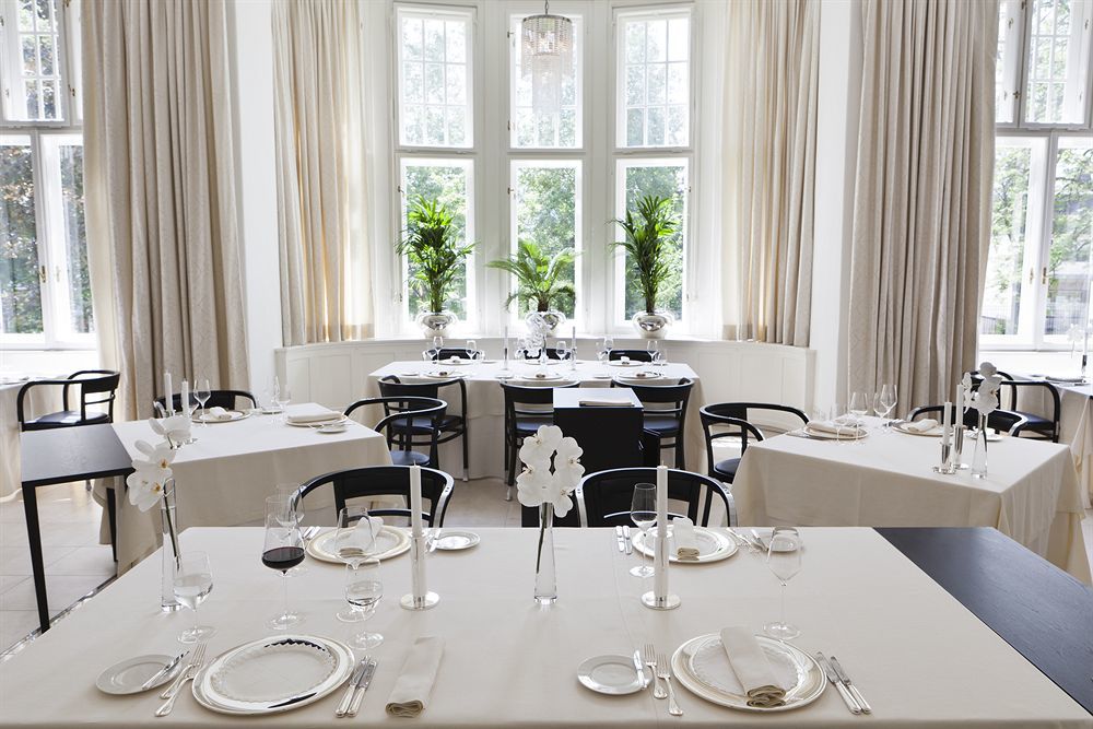 Tauroa Steirerschloessl Hotel Zeltweg Buitenkant foto