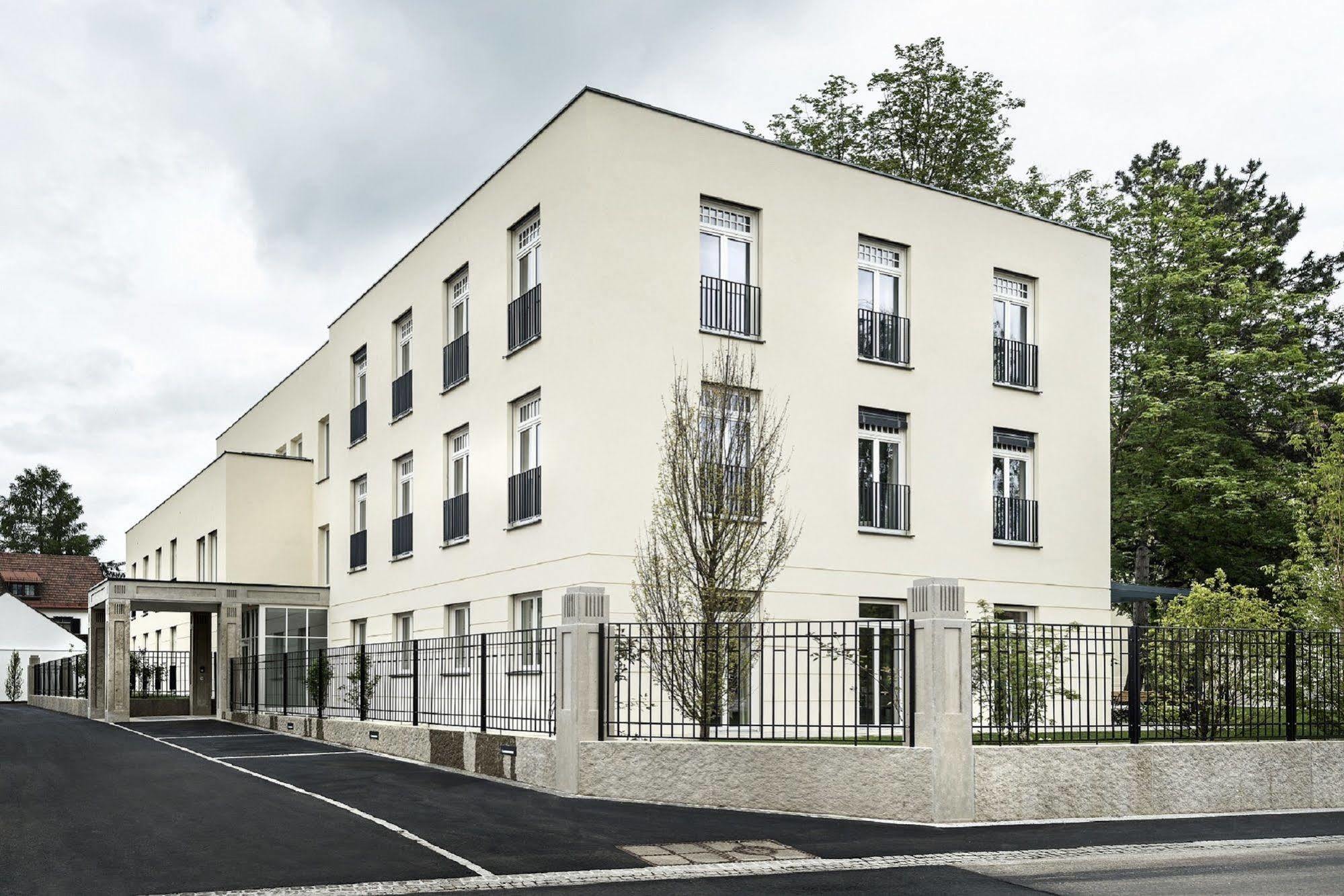 Tauroa Steirerschloessl Hotel Zeltweg Buitenkant foto