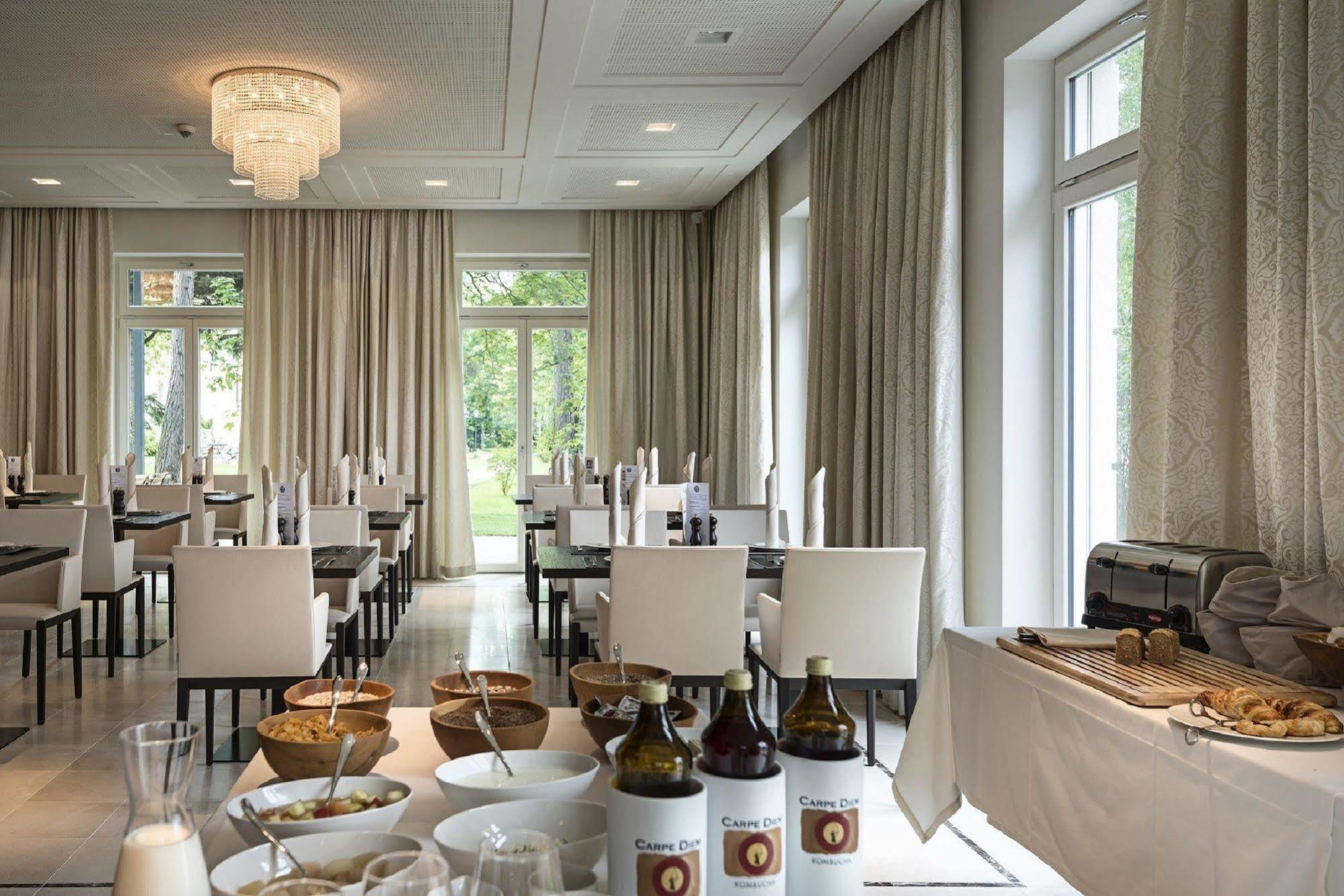 Tauroa Steirerschloessl Hotel Zeltweg Buitenkant foto