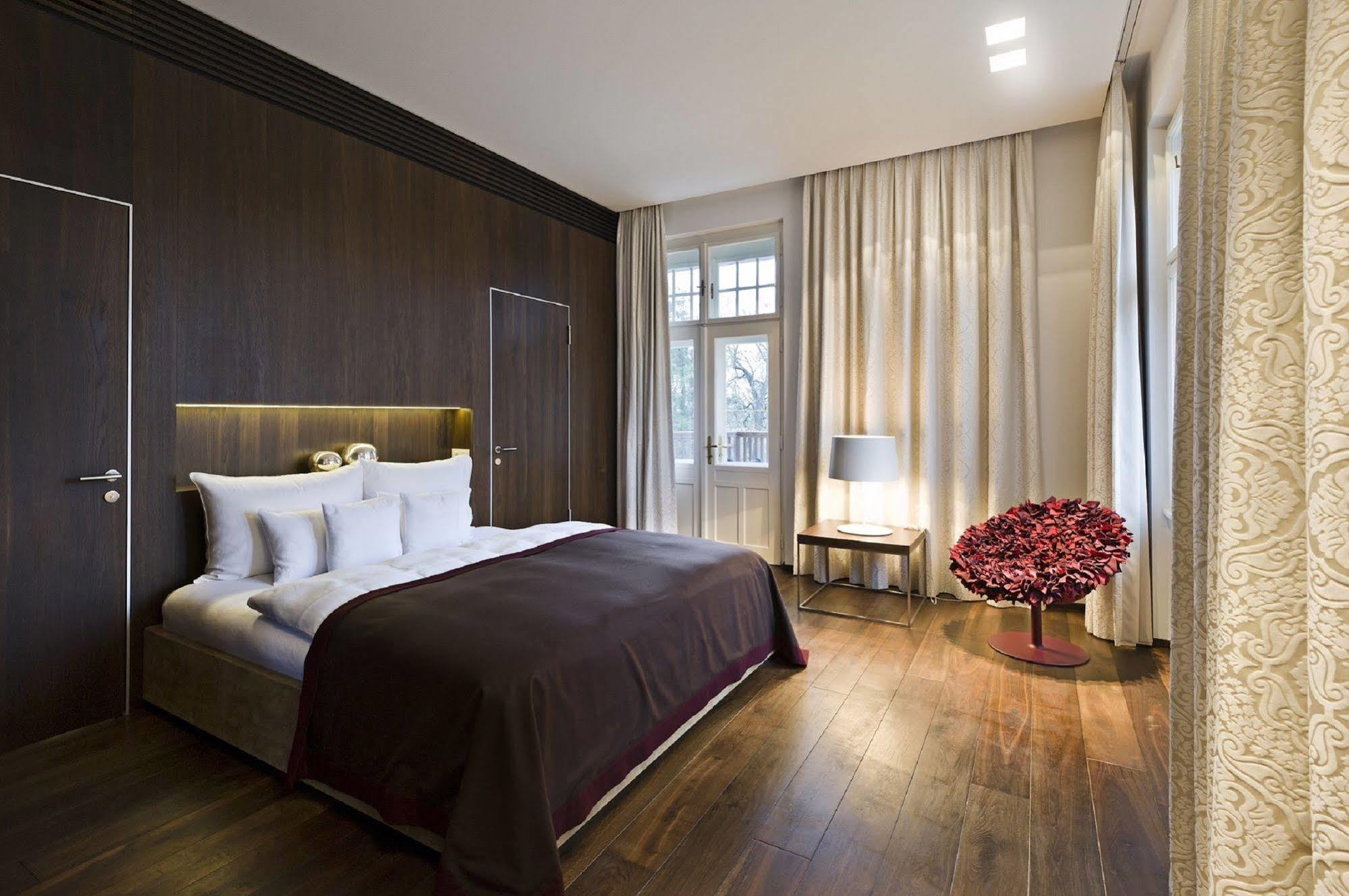 Tauroa Steirerschloessl Hotel Zeltweg Buitenkant foto