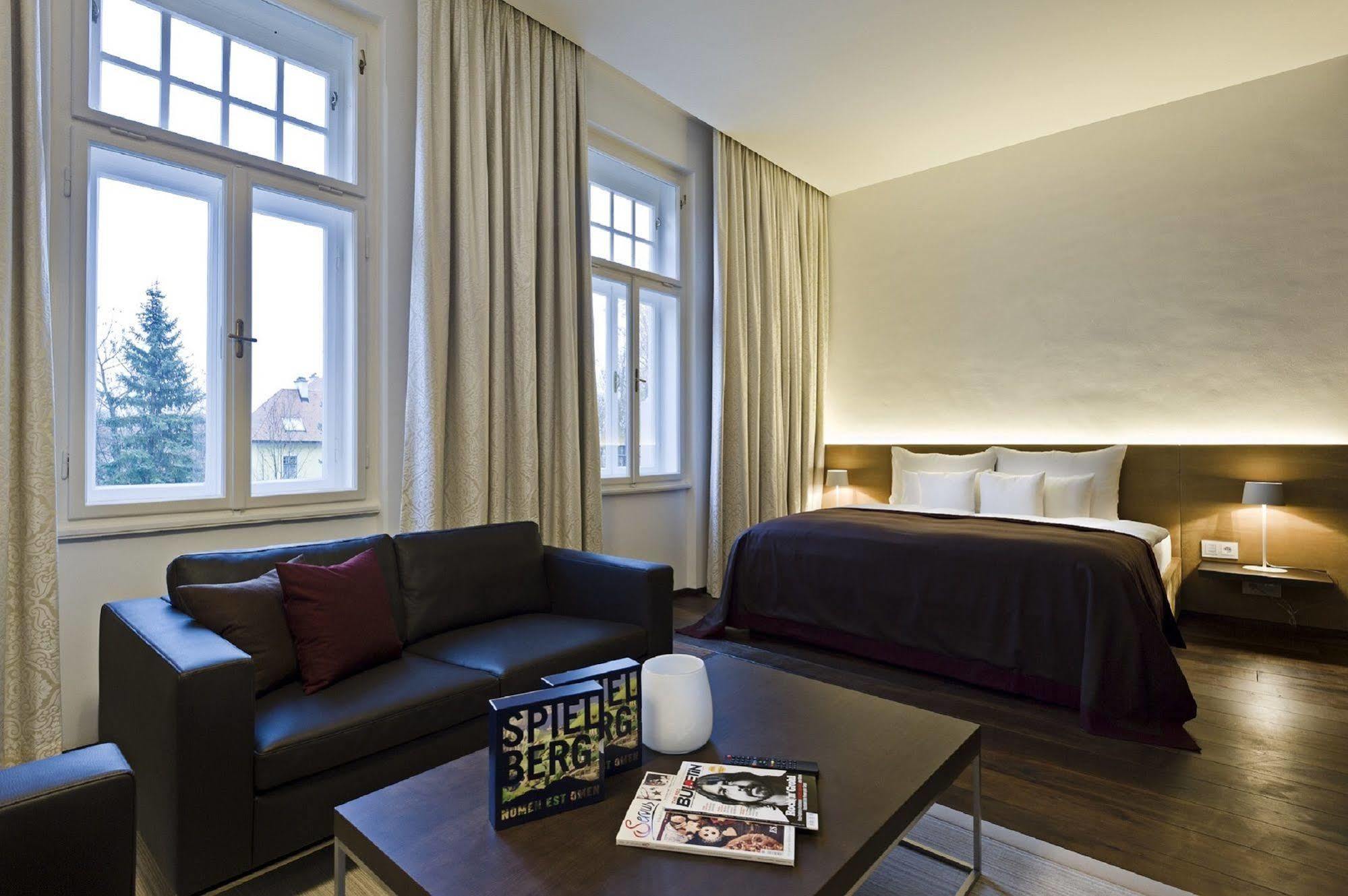 Tauroa Steirerschloessl Hotel Zeltweg Buitenkant foto